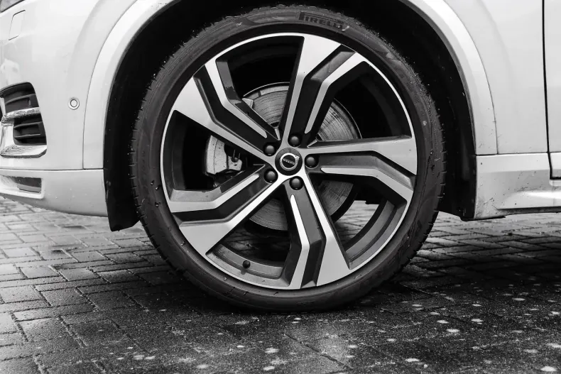 Volvo XC90 din 2023 cu 18.442 km - oferta VOL109954 - foto 3