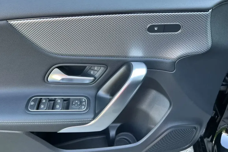 Mercedes-Benz A 180 din 2022 cu 6.500 km - oferta MER109964 - foto 9