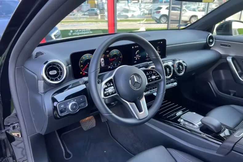 Mercedes-Benz A 180 din 2022 cu 6.500 km - oferta MER109964 - foto 11