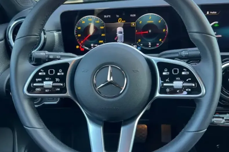 Mercedes-Benz A 180 din 2022 cu 6.500 km - oferta MER109964 - foto 13