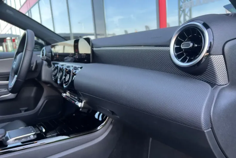Mercedes-Benz A 180 din 2022 cu 6.500 km - oferta MER109964 - foto 18