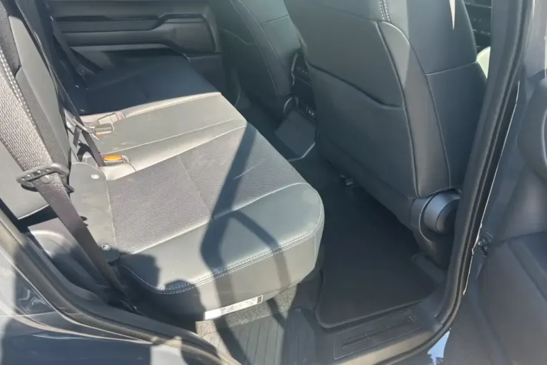 Toyota Land Cruiser din 2025 cu 20 km - oferta TOY109969 - foto 17