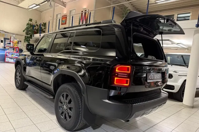 Toyota Land Cruiser din 2025 cu 15 km - oferta TOY109971 - foto 4