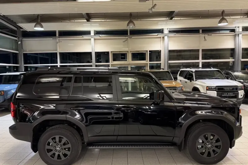 Toyota Land Cruiser din 2025 cu 15 km - oferta TOY109971 - foto 7