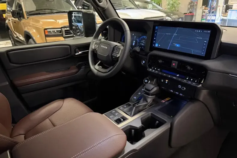 Toyota Land Cruiser din 2025 cu 15 km - oferta TOY109971 - foto 12