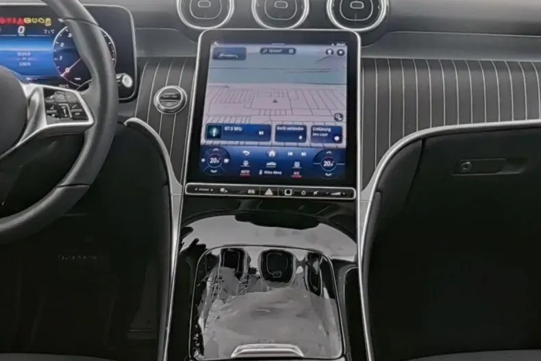 Mercedes-Benz GLC 200 din 2023 cu 12.074 km - oferta MER109973 - foto 7