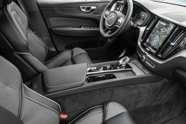 Volvo XC60 din 2023 cu 26.175 km - oferta VOL109977 - foto 9