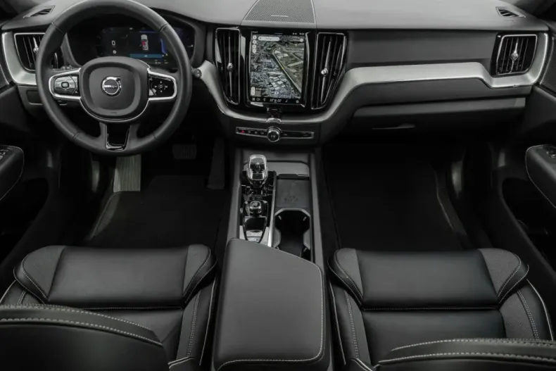 Volvo XC60 din 2023 cu 26.175 km - oferta VOL109977 - foto 11