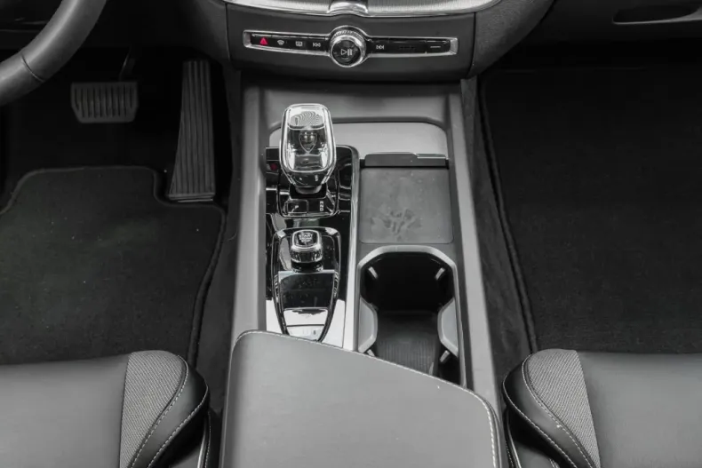 Volvo XC60 din 2023 cu 26.175 km - oferta VOL109977 - foto 15