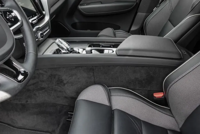 Volvo XC60 din 2023 cu 26.175 km - oferta VOL109977 - foto 16