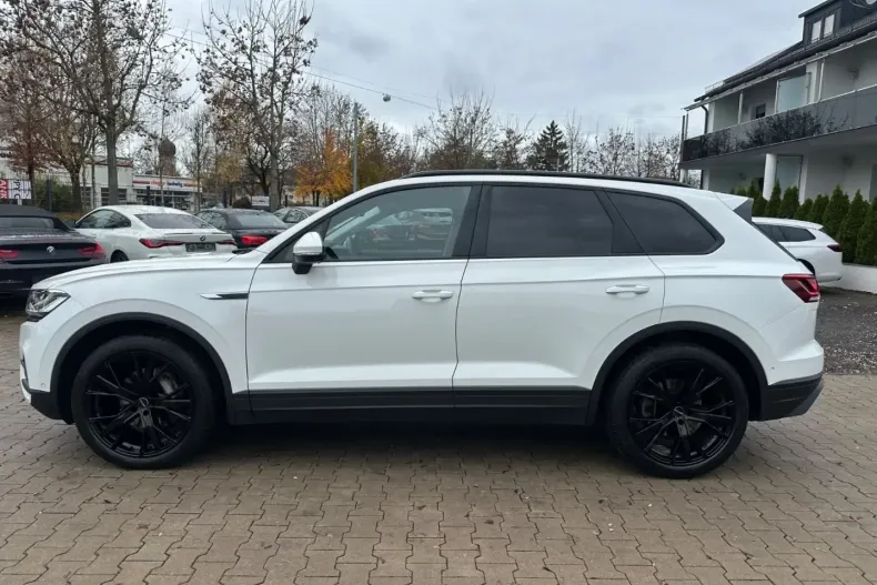 Volkswagen Touareg din 2023 cu 21.721 km - oferta VOL109978 - foto 5