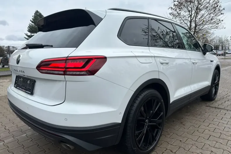 Volkswagen Touareg din 2023 cu 21.721 km - oferta VOL109978 - foto 6