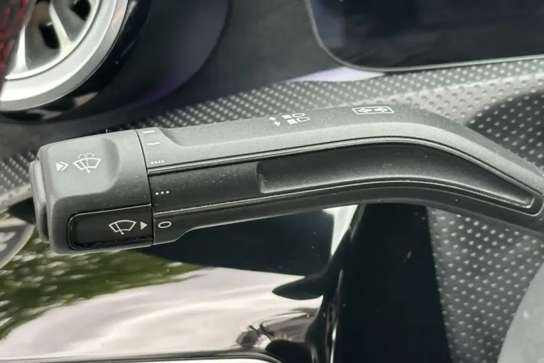 Mercedes-Benz CLA 200 din 2023 cu 68.695 km - oferta MER109994 - foto 11