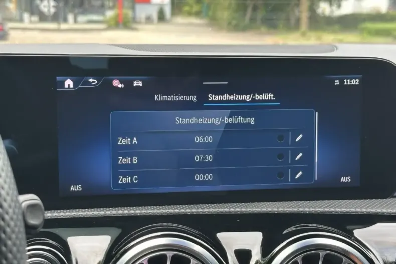 Mercedes-Benz CLA 200 din 2023 cu 68.695 km - oferta MER109994 - foto 20