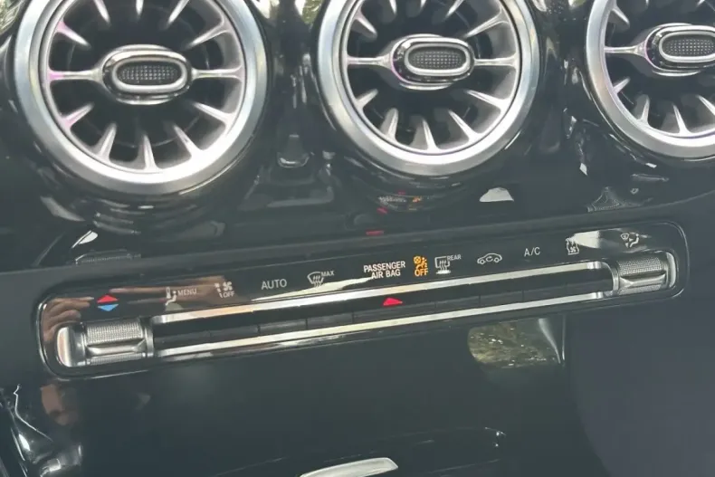 Mercedes-Benz CLA 200 din 2023 cu 68.695 km - oferta MER109994 - foto 21