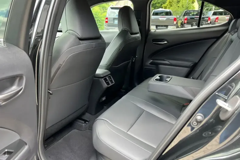 Lexus UX din 2025 cu 10 km - oferta LEX110010 - foto 9