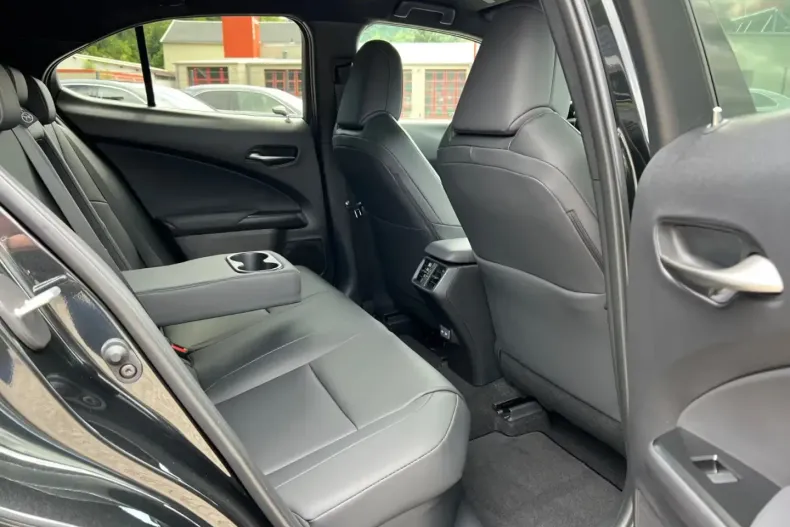 Lexus UX din 2025 cu 10 km - oferta LEX110010 - foto 17