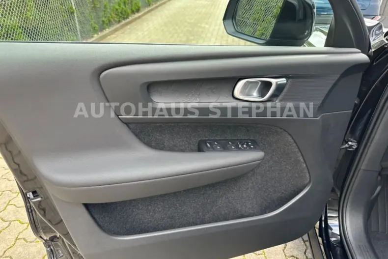 Volvo XC40 din 2023 cu 9.000 km - oferta VOL110032 - foto 6