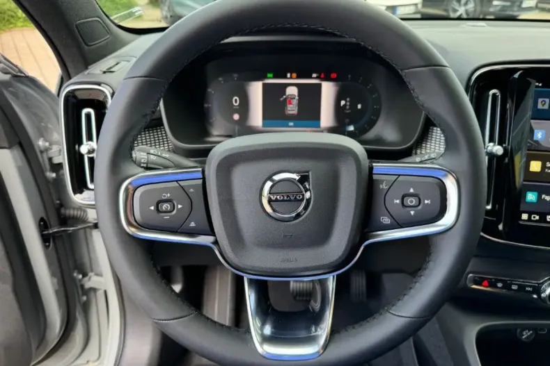 Volvo XC40 din 2024 cu 8.044 km - oferta VOL110033 - foto 8