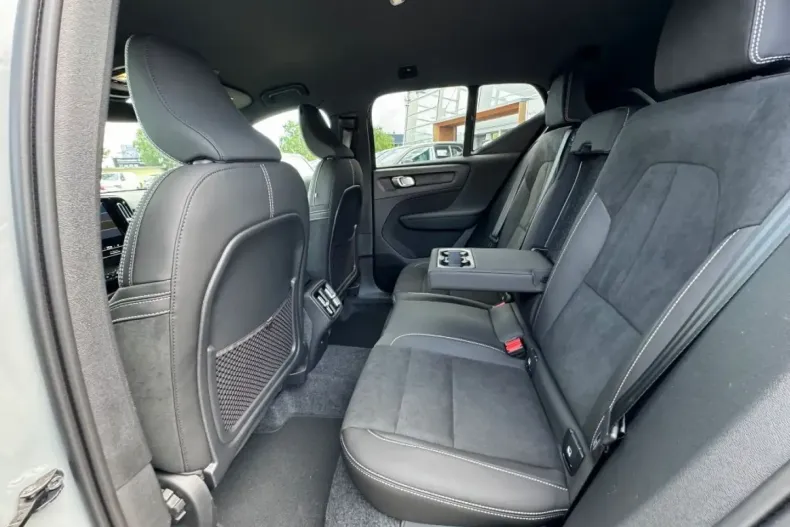 Volvo XC40 din 2024 cu 8.044 km - oferta VOL110033 - foto 12