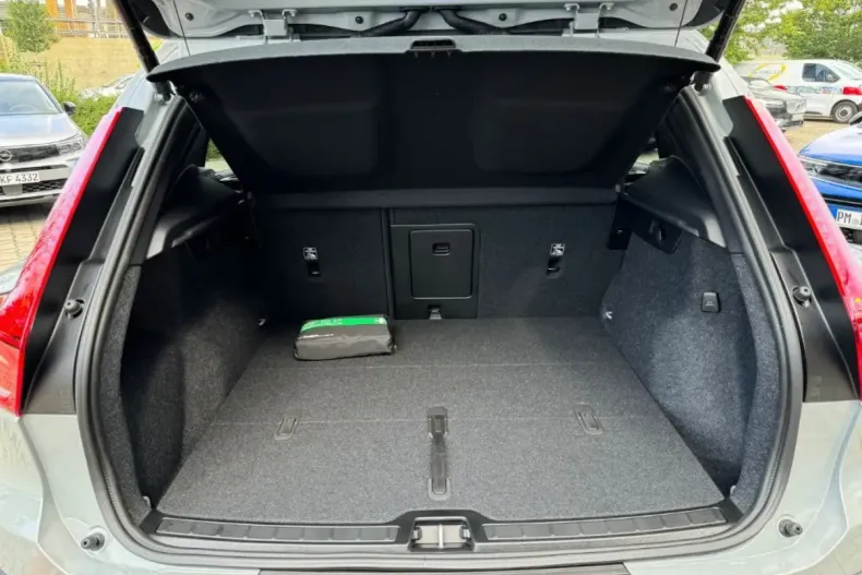 Volvo XC40 din 2024 cu 8.044 km - oferta VOL110033 - foto 13