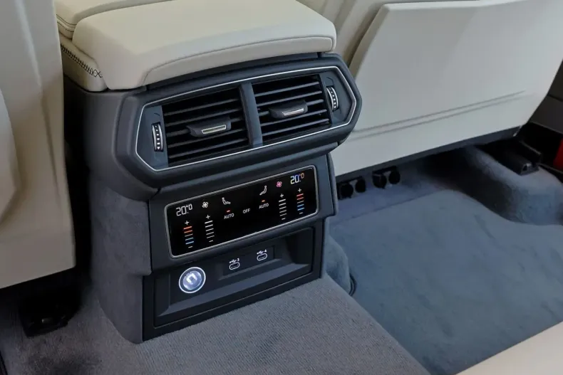 Lamborghini Urus din 2025 cu 870 km - oferta LAM110036 - foto 18