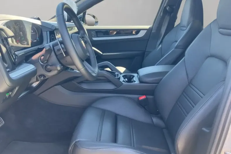 Porsche Cayenne din 2024 cu 5.900 km - oferta POR110053 - foto 9