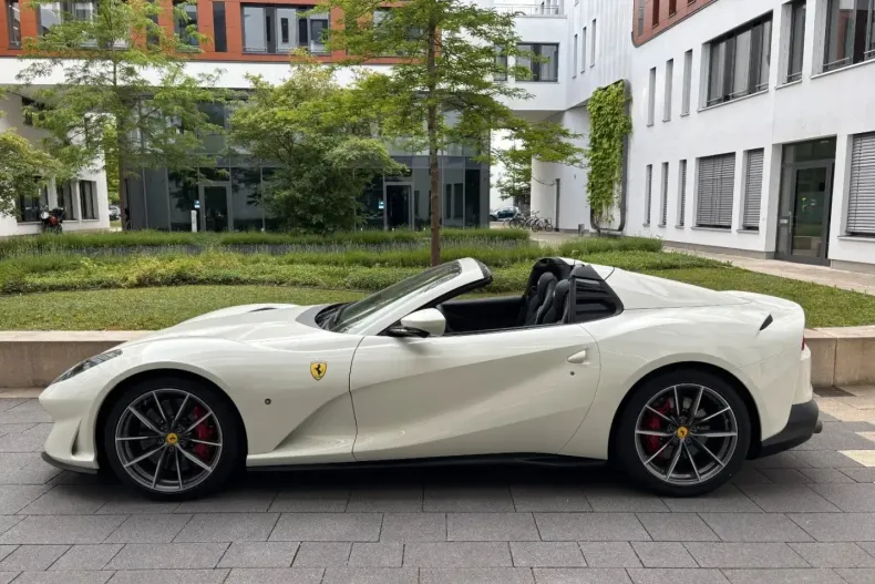 Ferrari 812 din 2022 cu 9.090 km - oferta FER110054 - foto 3