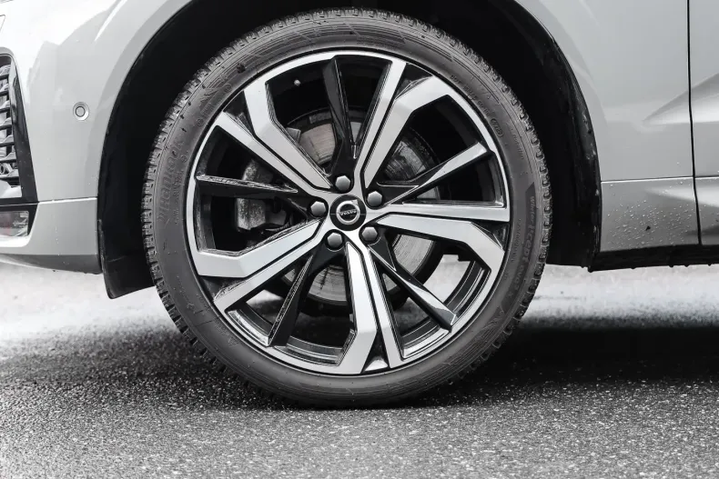 Volvo XC60 din 2023 cu 15.659 km - oferta VOL110062 - foto 3