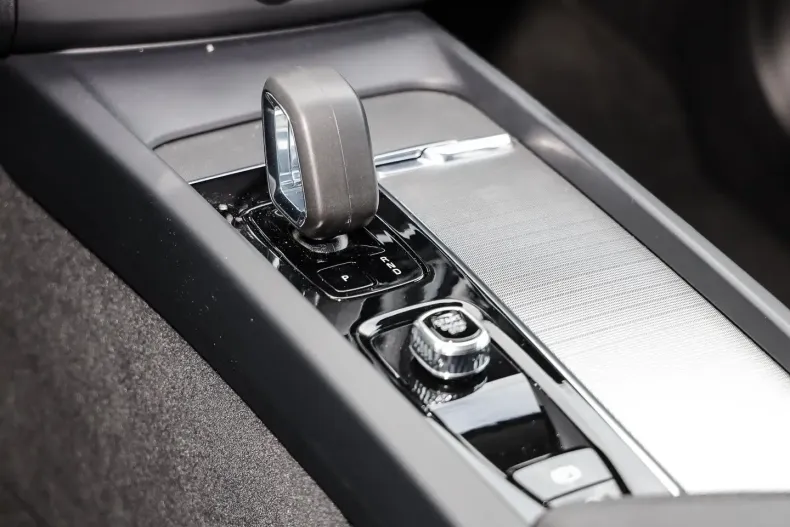 Volvo XC60 din 2023 cu 15.659 km - oferta VOL110062 - foto 13