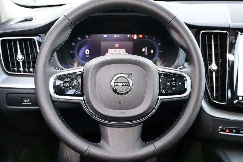 Volvo XC60 din 2023 cu 23.231 km - oferta VOL110064 - foto 6