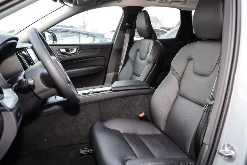 Volvo XC60 din 2023 cu 23.231 km - oferta VOL110064 - foto 7