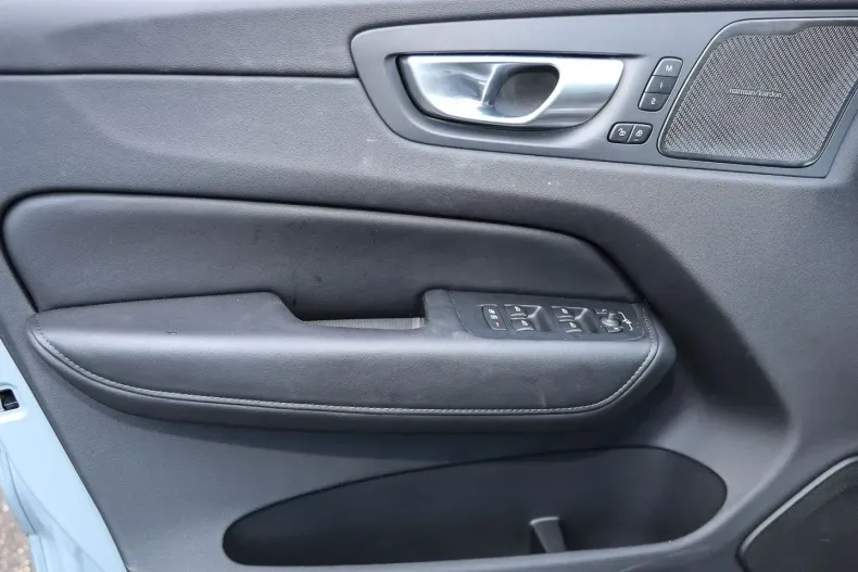 Volvo XC60 din 2023 cu 23.231 km - oferta VOL110064 - foto 10