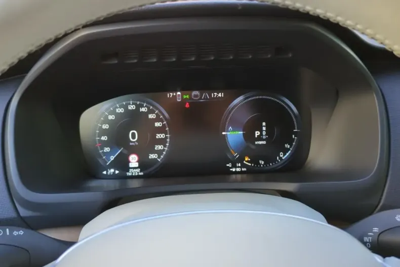 Volvo XC90 din 2021 cu 25.500 km - oferta VOL110098 - foto 18