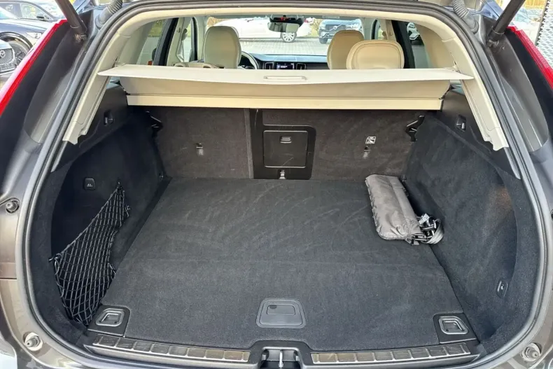 Volvo XC60 din 2020 cu 70.800 km - oferta VOL110100 - foto 14