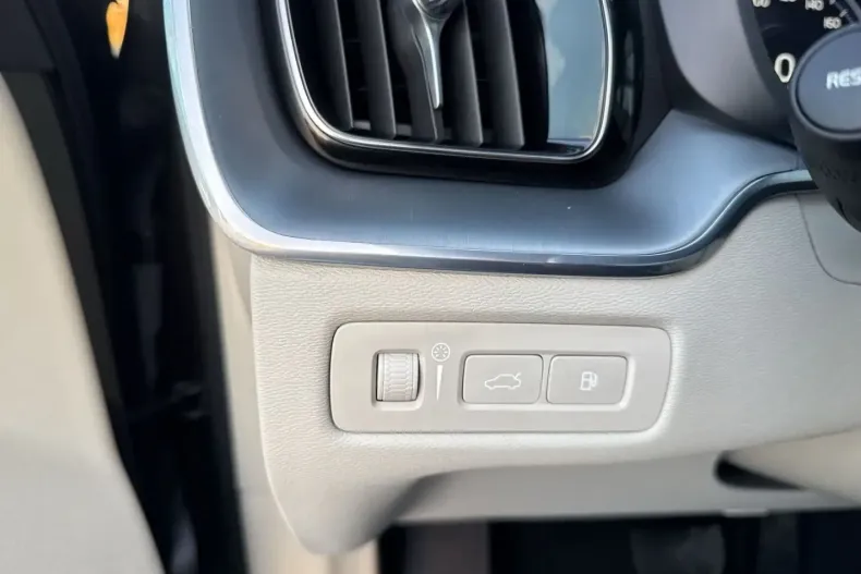 Volvo XC60 din 2020 cu 70.800 km - oferta VOL110100 - foto 23