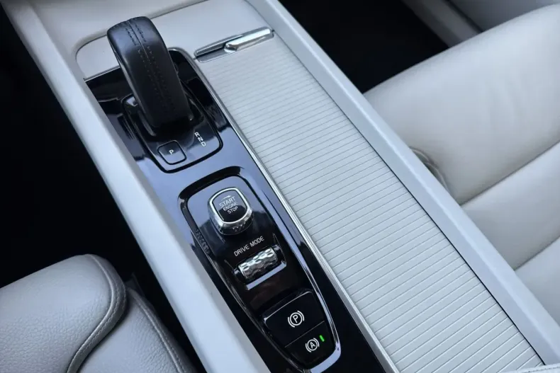 Volvo XC60 din 2020 cu 70.800 km - oferta VOL110100 - foto 24