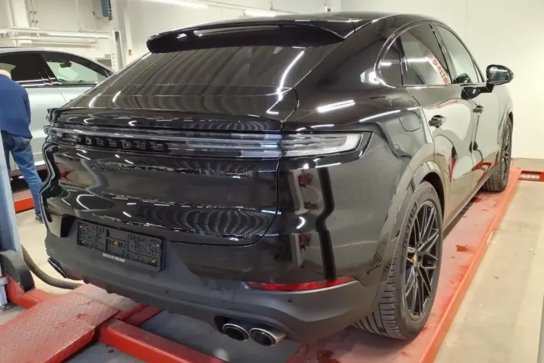 Porsche Cayenne din 2024 cu 27.600 km - oferta POR110101 - foto 3