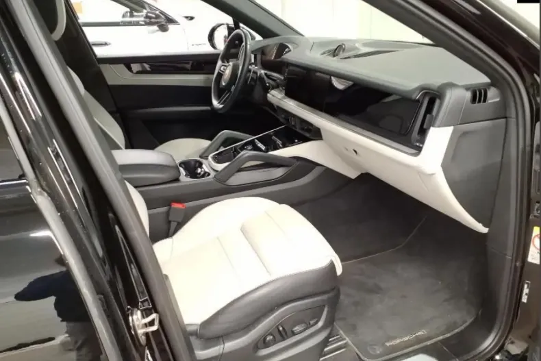 Porsche Cayenne din 2024 cu 27.600 km - oferta POR110101 - foto 6