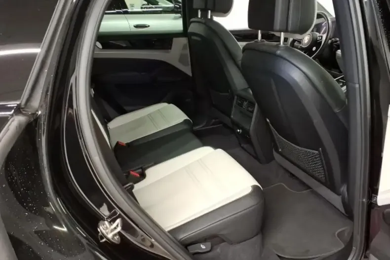 Porsche Cayenne din 2024 cu 27.600 km - oferta POR110101 - foto 7