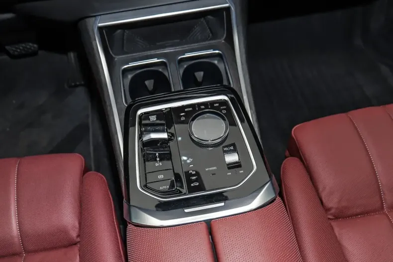 BMW 750 din 2024 cu 29.332 km - oferta BMW110113 - foto 5