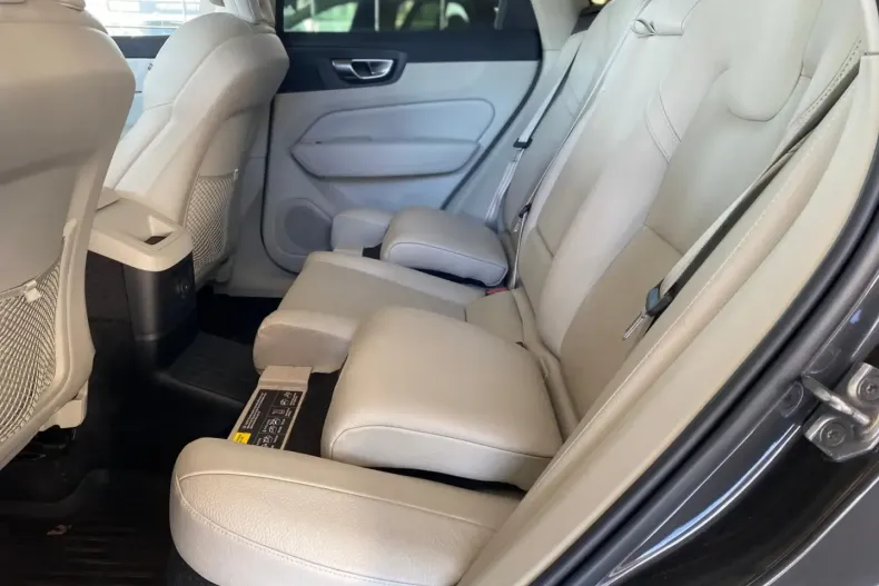 Volvo XC60 din 2021 cu 68.100 km - oferta VOL110120 - foto 8