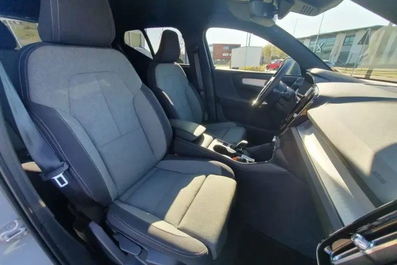 Volvo XC40 din 2023 cu 16.245 km - oferta VOL110135 - foto 10