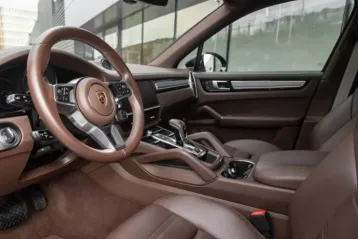 Porsche Cayenne din 2023 - oferta POR110141