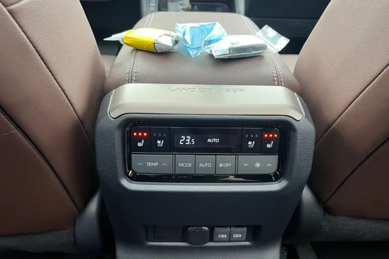 Toyota Land Cruiser din 2024 cu 25 km - oferta TOY110147 - foto 16