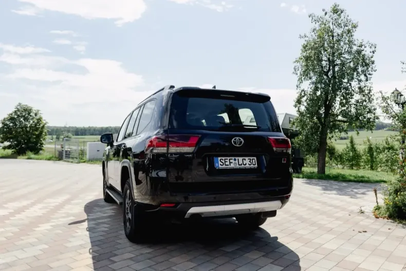 Toyota Land Cruiser din 2023 cu 25.000 km - oferta TOY110167 - foto 5