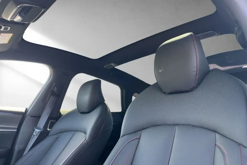 XPENG P7 din 2024 cu 23.348 km - oferta XPE110171 - foto 16