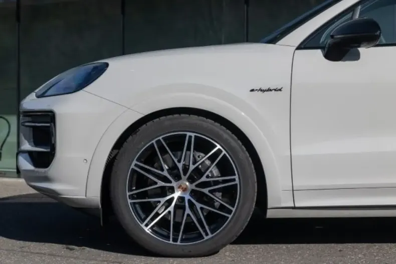 Porsche Cayenne din 2025 cu 9.900 km - oferta POR110181 - foto 9