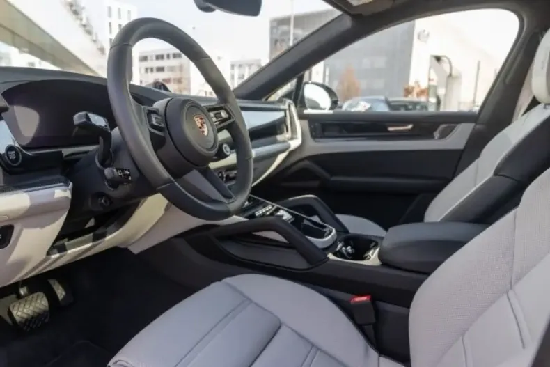 Porsche Cayenne din 2025 cu 9.900 km - oferta POR110181 - foto 20