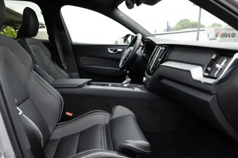 Volvo XC60 din 2023 cu 17.789 km - oferta VOL110183 - foto 3